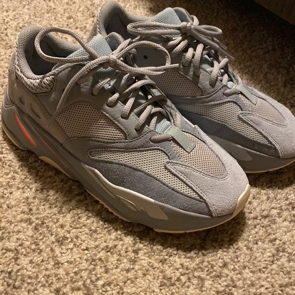 Yeezy boost 700